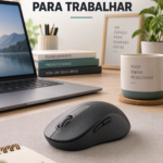 Mouse sem fio Logitech M650 em uma mesa de home office